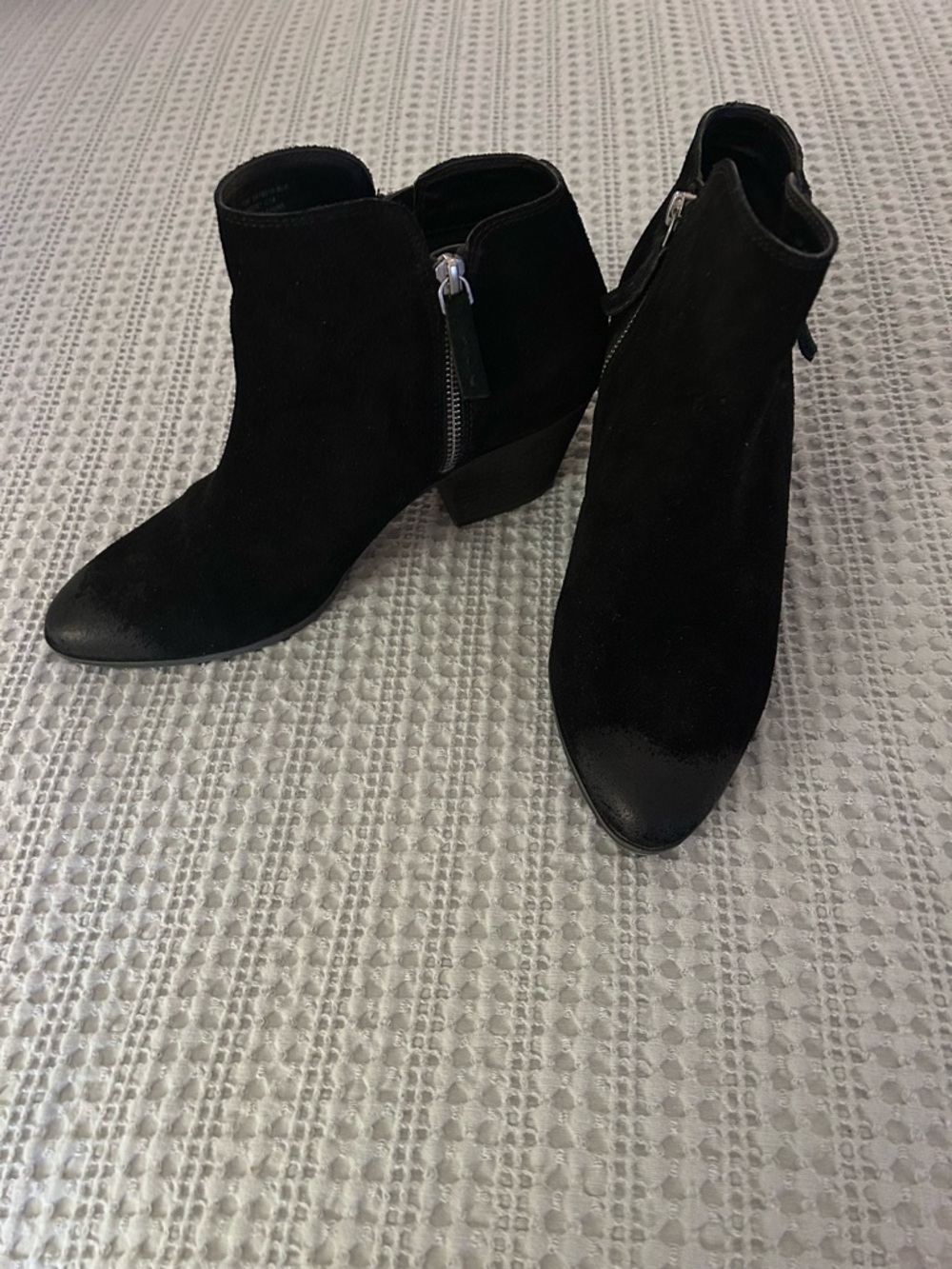 Frye Black Pointed-Toe Suede Ankle Booties Sz 10 never worn